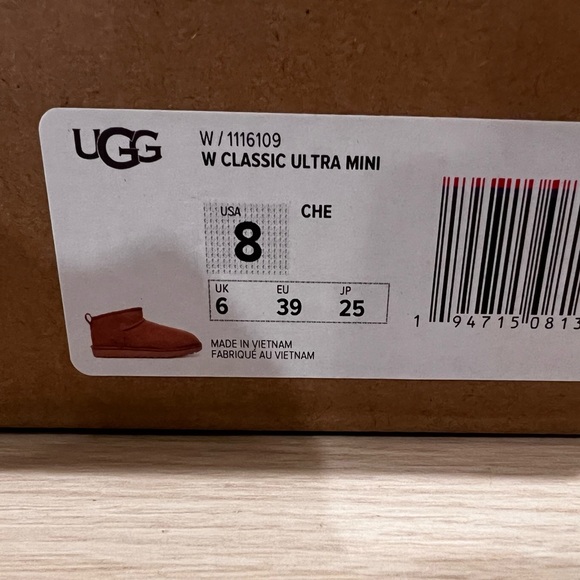SOLD Ultra Mini UGG - Picture 5 of 8